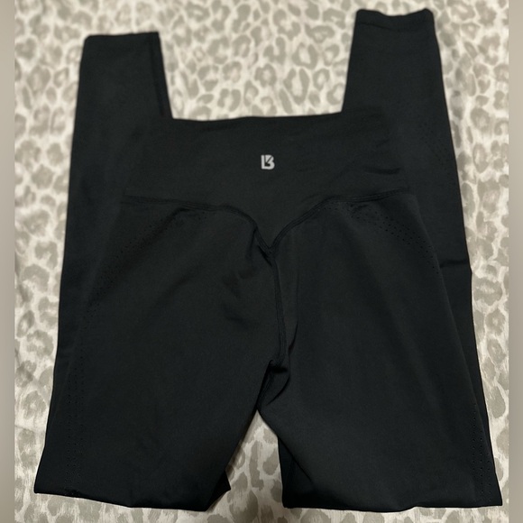 Buffbunny Onyx 🖤 Black Lit Laser Cut Legging | Small - Picture 10 of 13